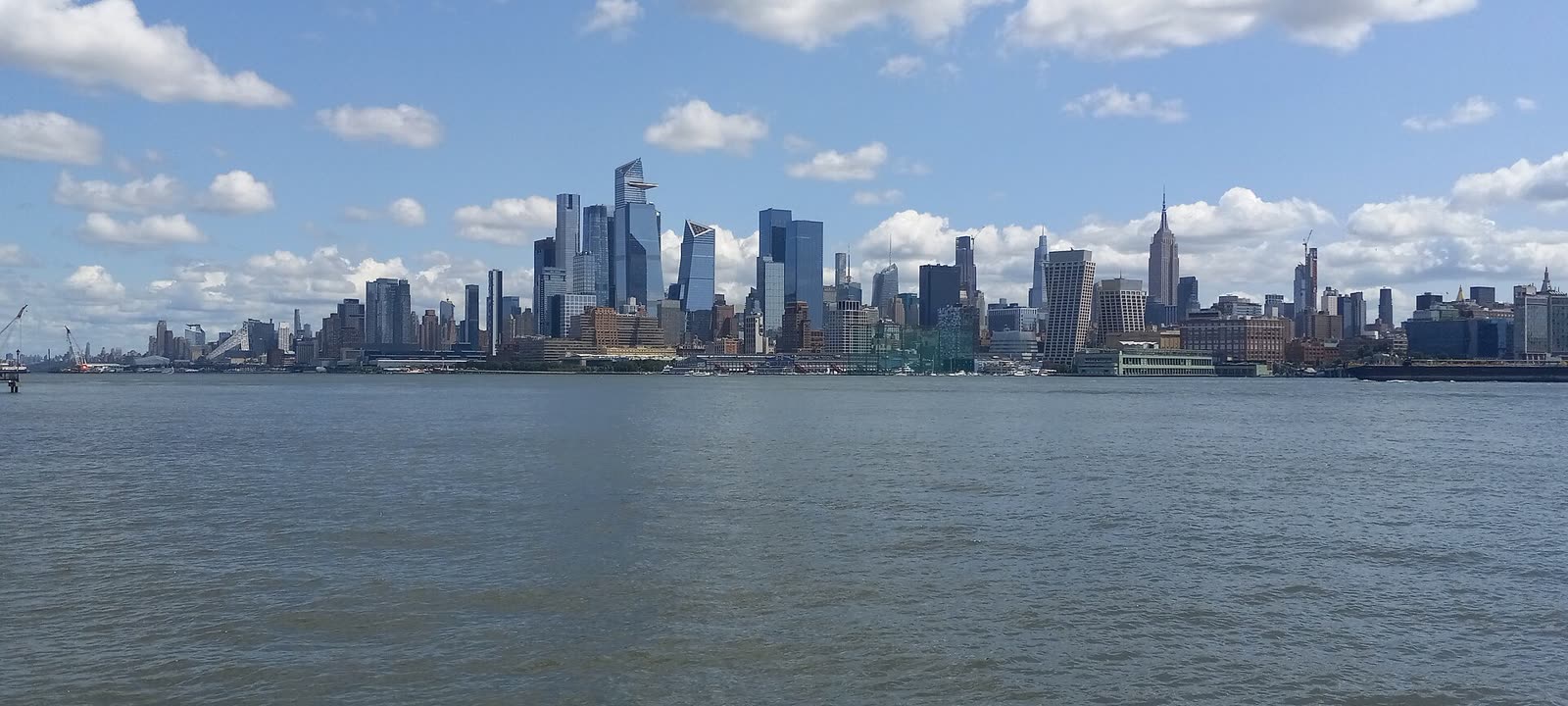 The Manhattan skyline across the Hudson River, seen from Hoboken, New Jersey